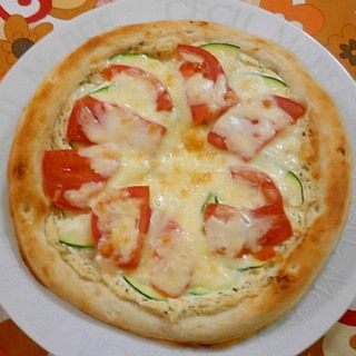 クリームチーズ㏌！ズッキーニとトマトのピザ